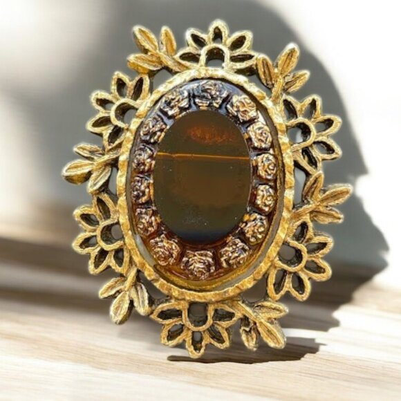 Vintage Gold Tone Root Beer Glass Victorian Style Brooch Filigree Dimensional - Picture 1 of 10